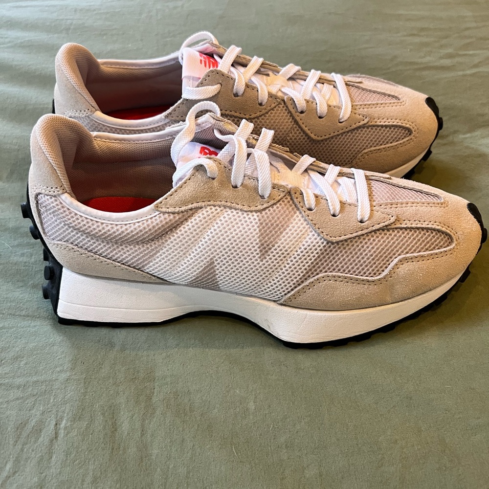 New Balance 327 size 8.5